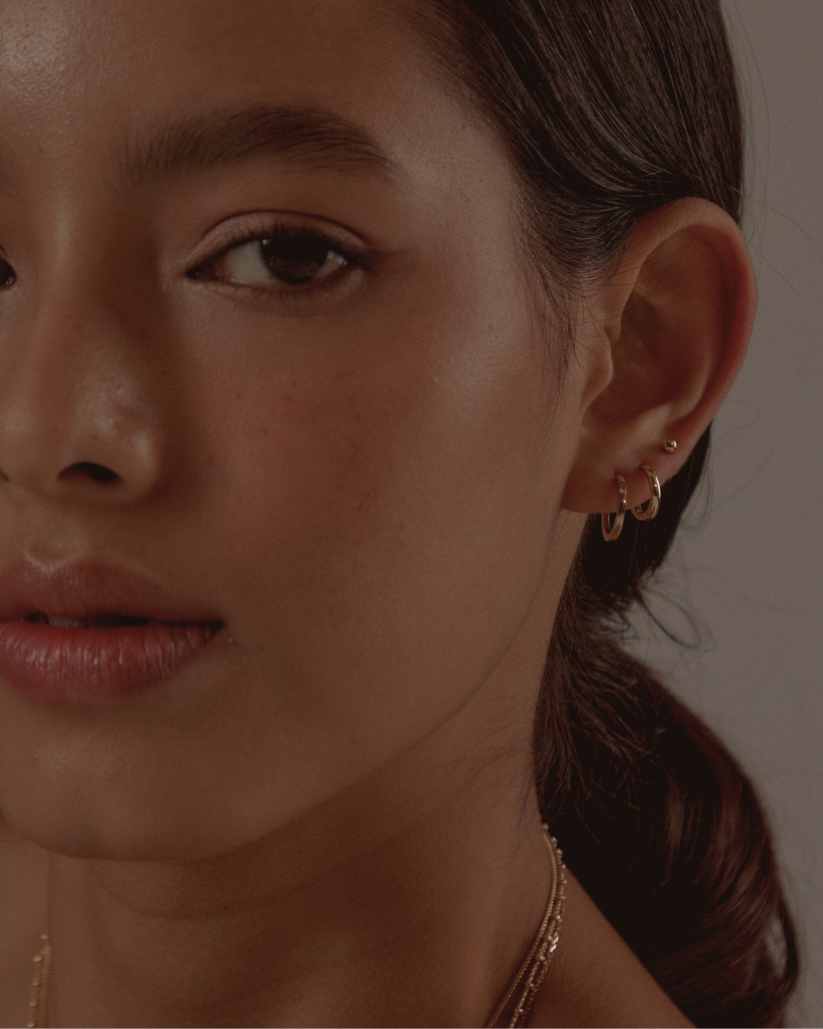 Medium Slim Hoop in 14k Gold - Midori Jewelry Co.