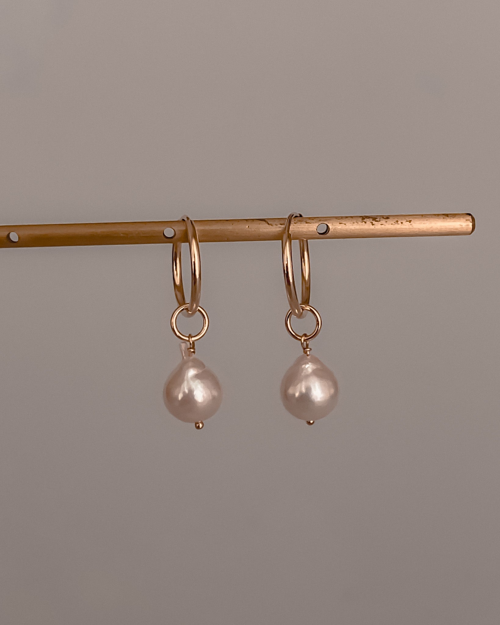 Akoya Pearl Hoop Earrings / Gold-Filled - Midori Jewelry Co.