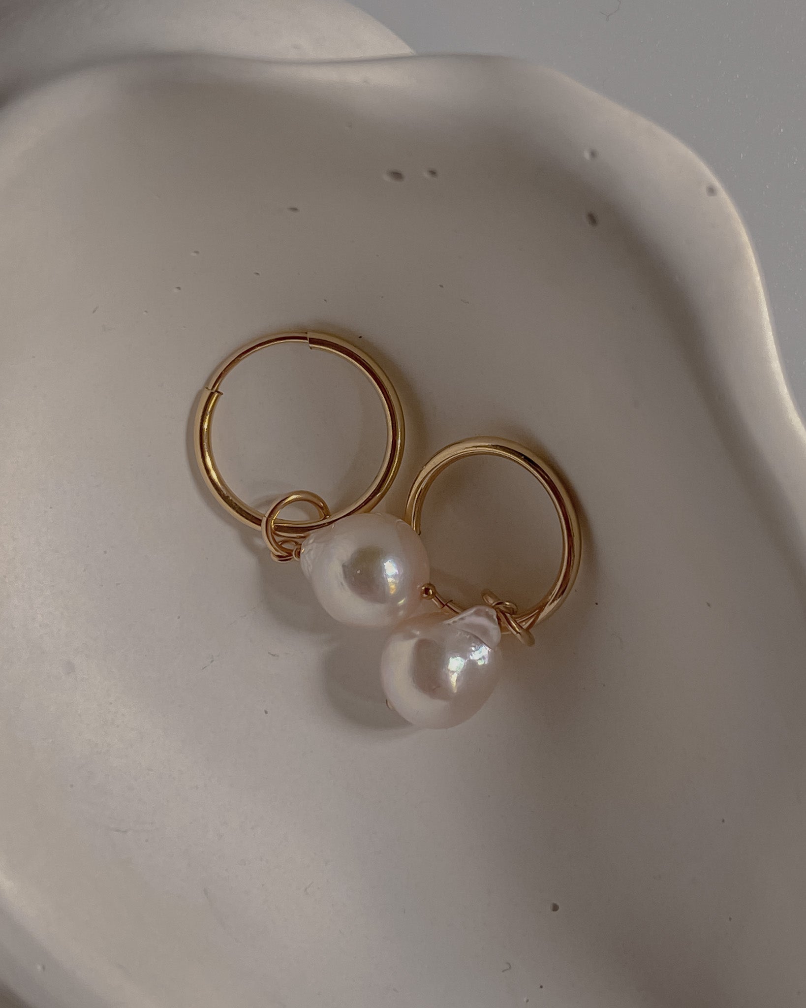 Akoya Pearl Hoop Earrings / Gold-Filled - Midori Jewelry Co.